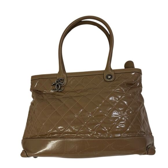 Chanel Tan Quilted Tote Bag with Structured Design - Picture 3 of 14